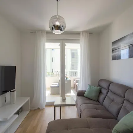 Apartment Eni *